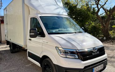 Emelőhátfalas MAN TGE